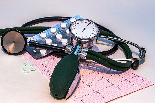 blood-pressure-monitor-g24905c3c9_640